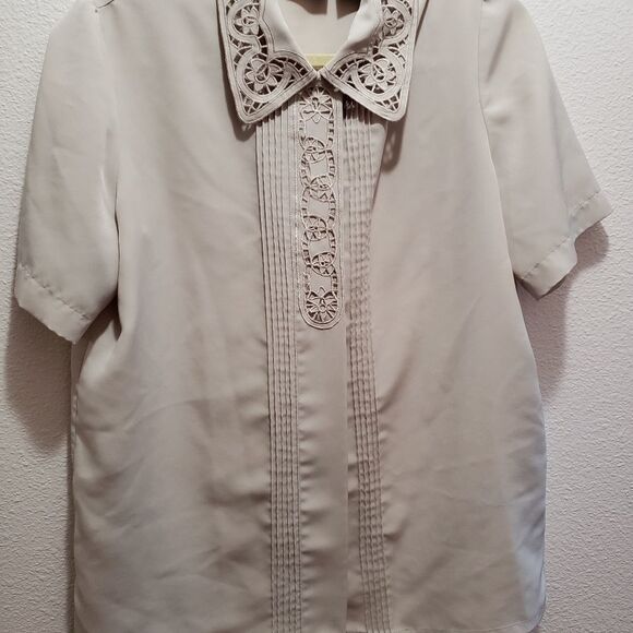 *Laura Scott, Tan short sleeve blouce,… - Picture 1 of 4